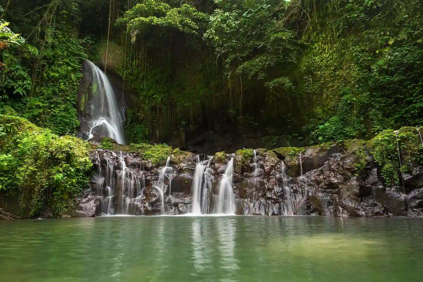 7 Wisata Air Terjun Terdekat dari Jakarta yang Wajib Kamu Kunjungi